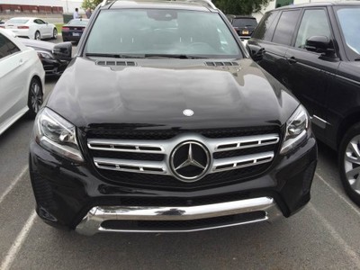 天津港实拍 17款美规奔驰GLS450，豪华内饰与宽敞空间诠释极致舒适